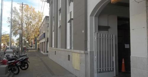 Trenque Lauquen: Se roban armas, dólares y Euros de una oficina