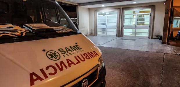 Una persona ingresó al hospital con una herida de gravedad, investigan las causas