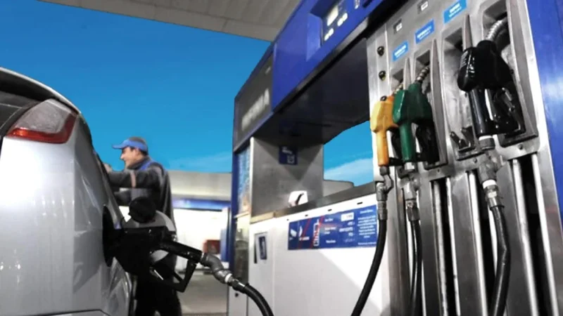 En mayo, el combustible podía aumentar un 8%: Nación estudia dividir la suba en 2 partes