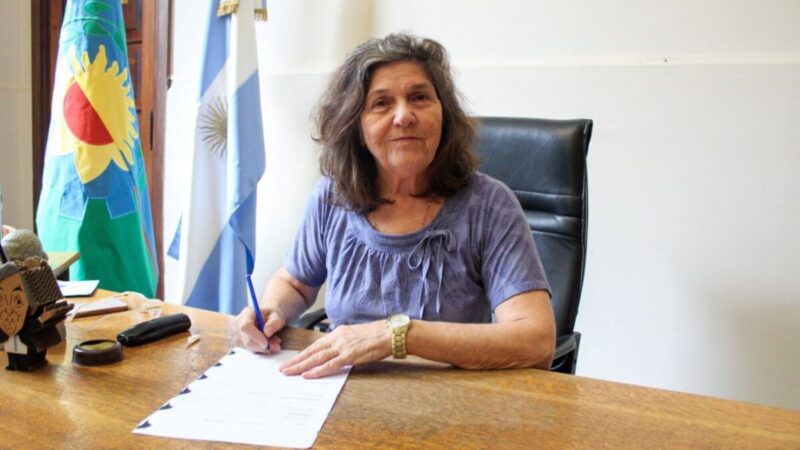 María Celia firmó un nuevo aumento para empleados municipales