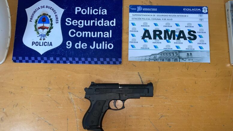 9 de Julio: Intentó ingresar a la escuela con una réplica de pistola 9mm. y fue detenido
