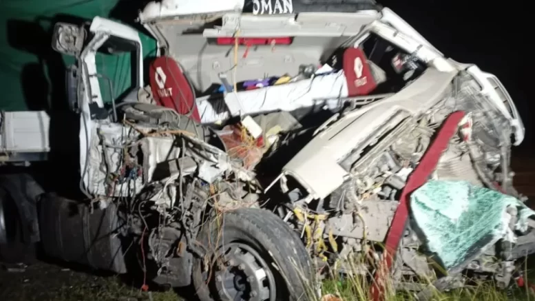 General Alvear: Colisión entre dos camiones en Ruta 205, un hospitalizado e importantes daños materiales