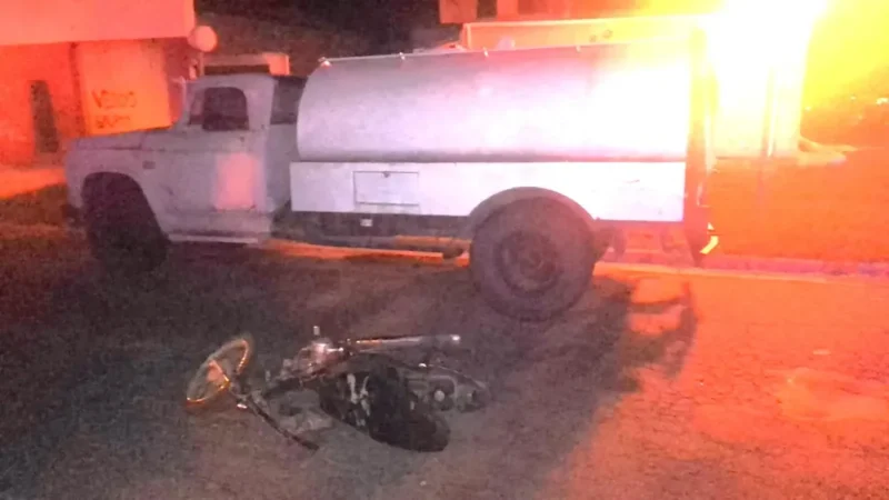 Trenque Lauquen: iba en moto chocó un camión estacionado y sufrió lesiones graves