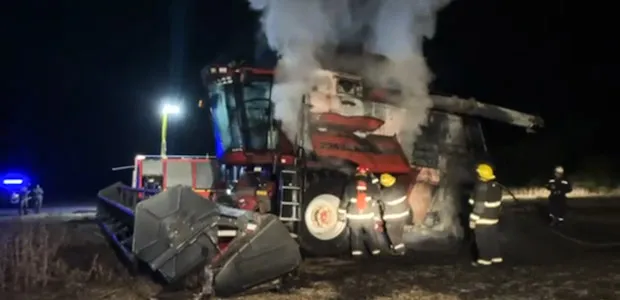 General Pinto: se incendió una cosechadora