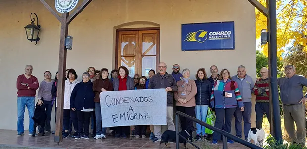 Santa Regina: vecinos se manifestaron espontáneamente frente a la Agencia del Correo por su cierre
