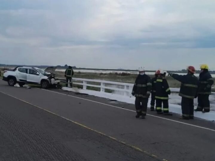 AHORA-Último momento: equipos de rescate buscan a dos personas que cayeron a un canal tras grave Accidente ruta 205
