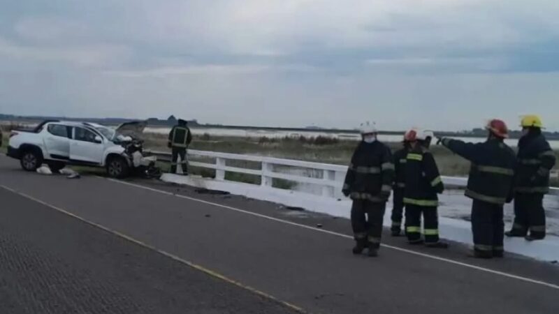 AHORA-Último momento: equipos de rescate buscan a dos personas que cayeron a un canal tras grave Accidente ruta 205